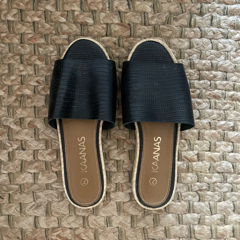 KAANAS ❤️‍🔥 BLACK RAFIA ESPADRILLE SLIDES SIZE 7
